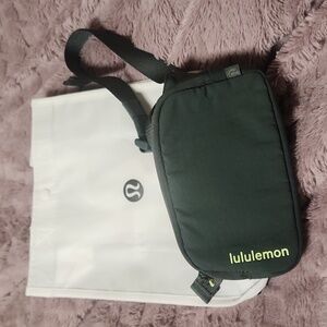 lululemon athletica Green Crossbody Bag, Great Condition.